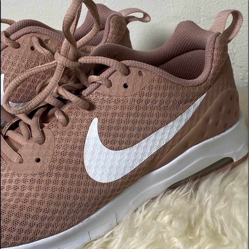 Like new! Nike blush rose sneakers